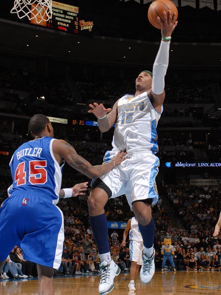 维持他整个 维持他整个