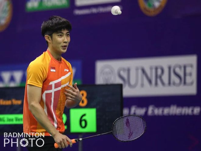 赛场上脱颖 赛场上脱颖